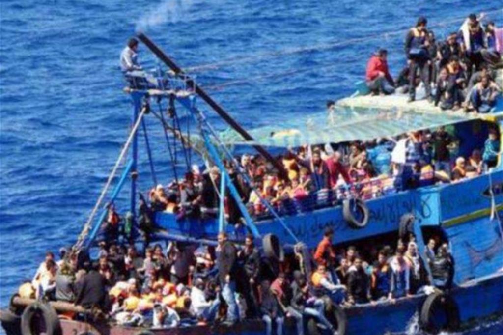 Migranti gettati in mare, 7 condanne e 8 assoluzioni