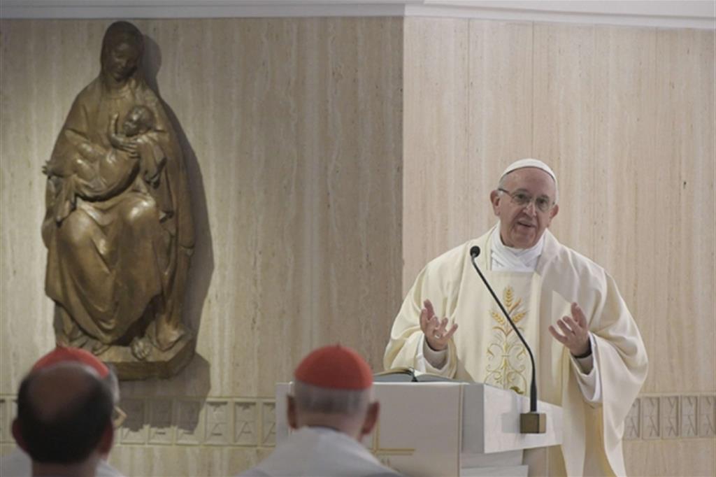 Papa: testimonianza cristiana è sale e luce, no a sicurezze artificiali