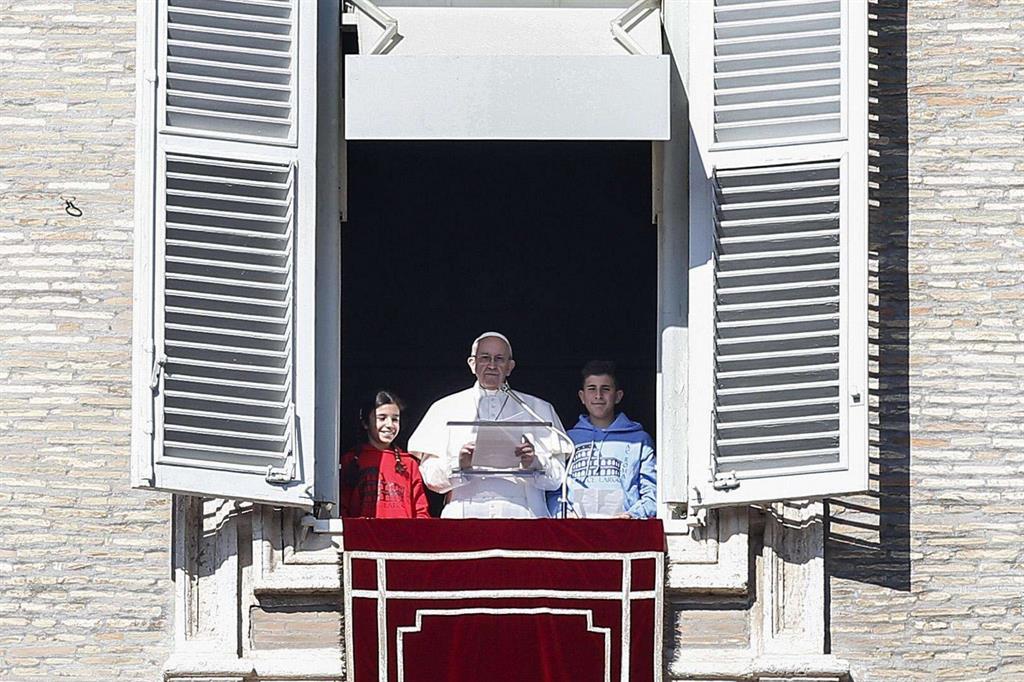 Il Papa: affidiamoci a Dio con l'umiltà dei poveri in spirito