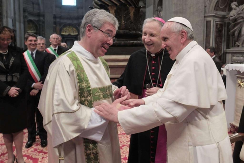 Papa Francesco con il diacono permanente Mauro Salvatore, nuovo economo Cei