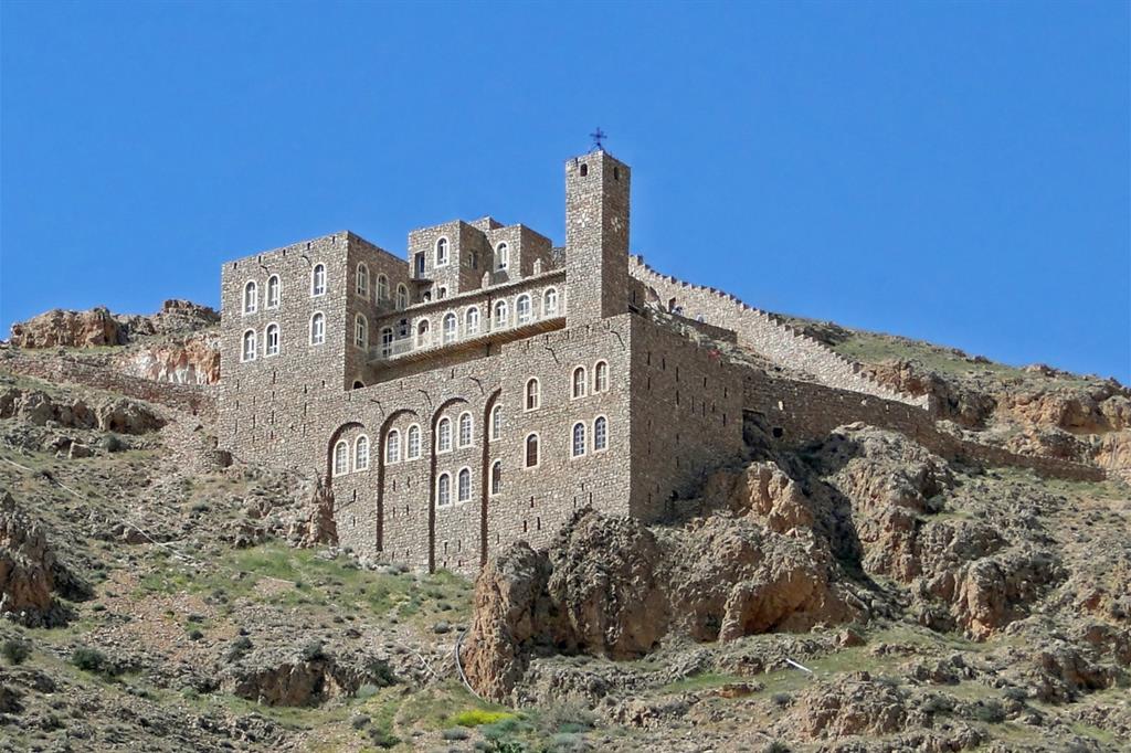 Una veduta dell'antico monastero di Deir Mar Musa in Siria