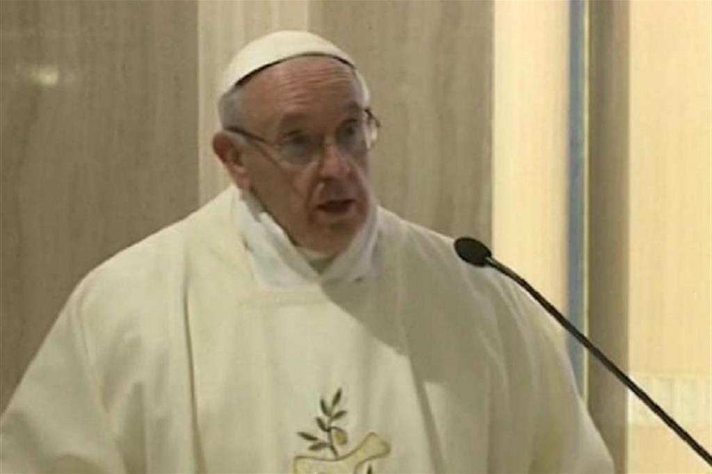 Il Papa: Pregare per i governanti, non farlo è un peccato