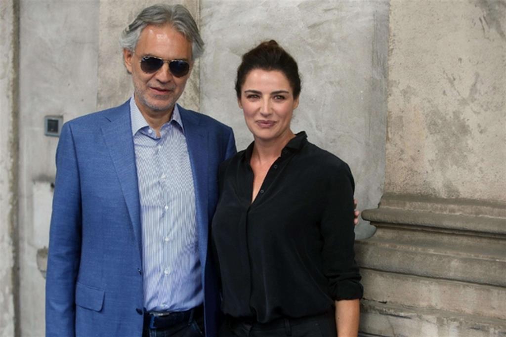 Andrea Bocelli e Luisa Ranieri oggi a Milano alla presentazione del "La musica del silenzio"