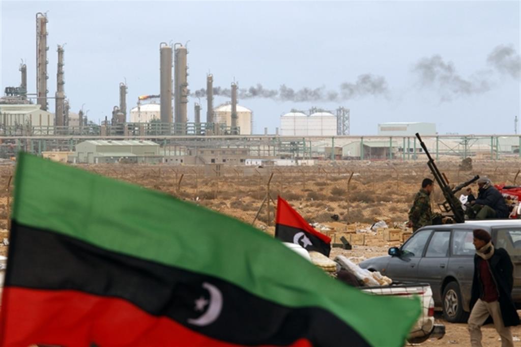 Libia, una zattera alla deriva che però non cola a picco