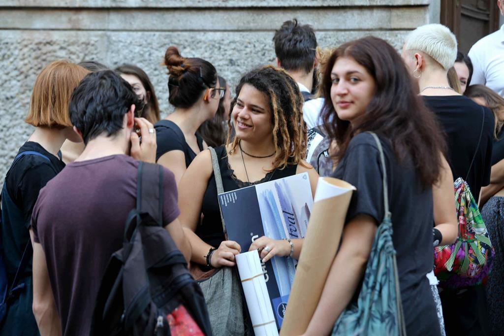 La scuola italiana riduce le distanze sociali