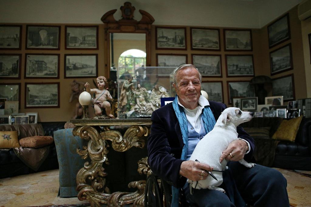 Il regista Franco Zeffirleli, 93 anni, nella sua casa romana