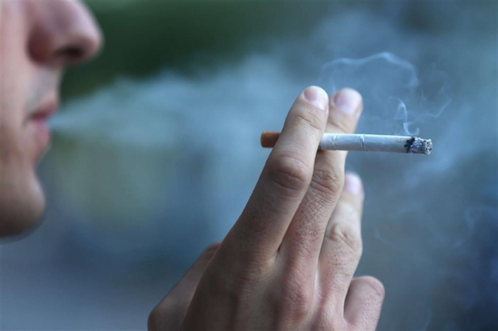 «Il fumo fa male», dal 2018 in Vaticano sarà vietata la vendita di sigarette