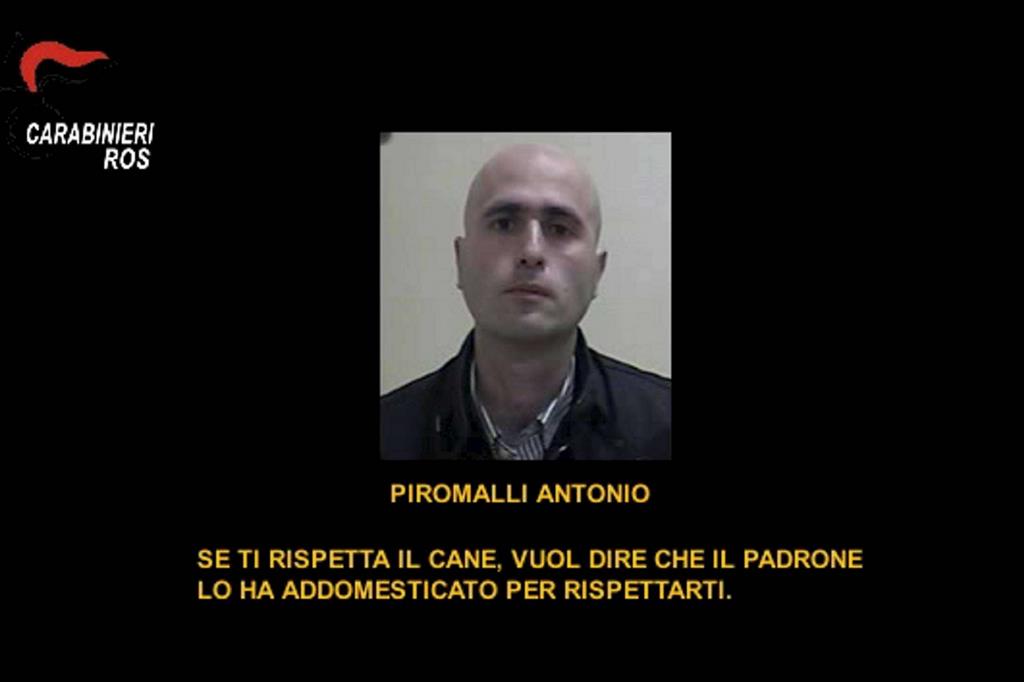 Una delle immagini diffuse dai Carabinieri dopo il blitz di qualche giorno fa. Qui Antonino Piromalli