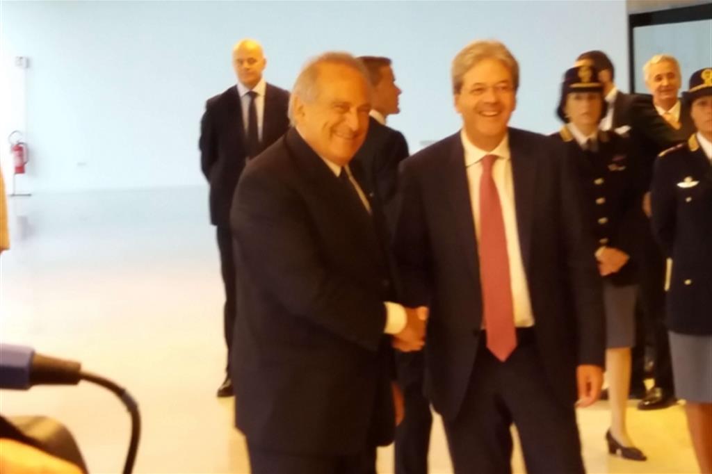 Il premier Paolo Gentiloni accolto dal presidente di Bnl Gruppo Bnp Paribas, Luigi Abete