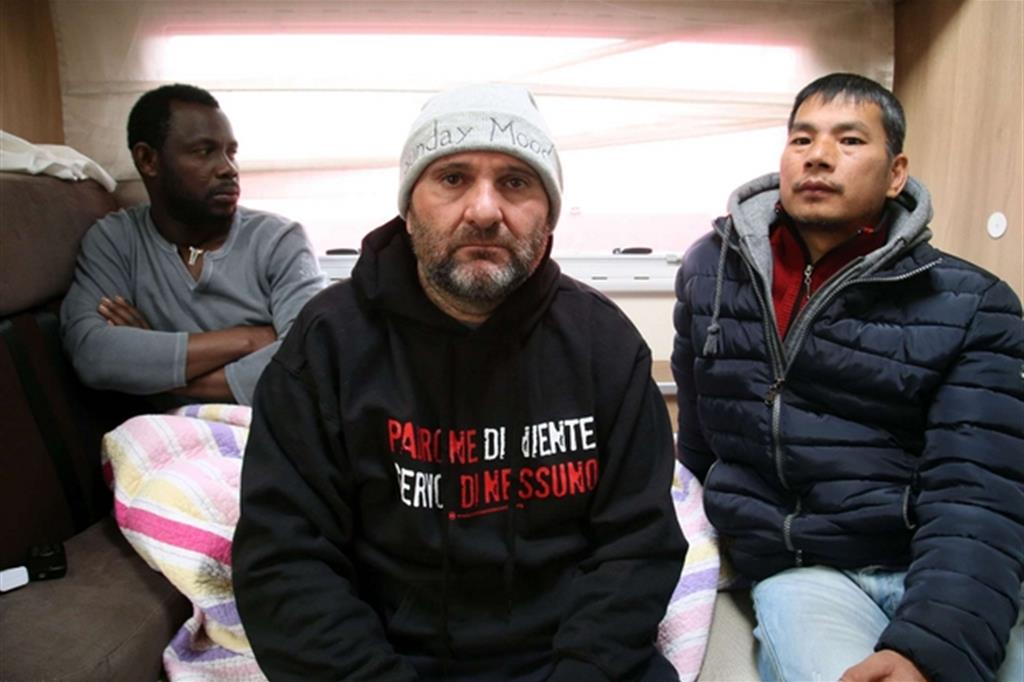 Gli ex lavoratori delle coop in sciopero della fame