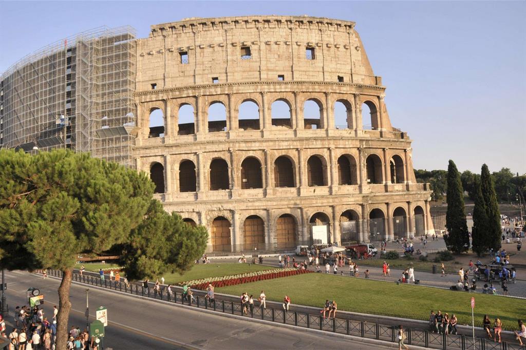Il Colosseo. Per Roma un grande parco archeologico e una soprintendenza speciale (Ansa)