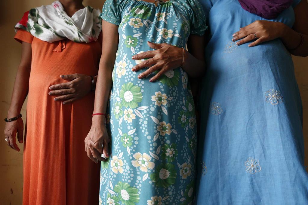 Il divieto di maternità surrogata all’esame della Corte Costituzionale