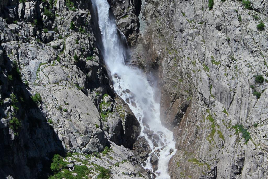 Le cascate del Mataròt (acqua dell’Adamello). - 