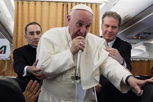 Il Papa: «L'Europa rischia di sciogliersi. Regeni? Ci siamo mossi»