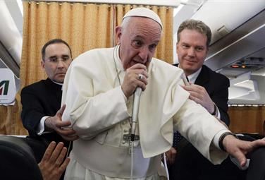 Il Papa: «L'Europa rischia di sciogliersi. Regeni? Ci siamo mossi»