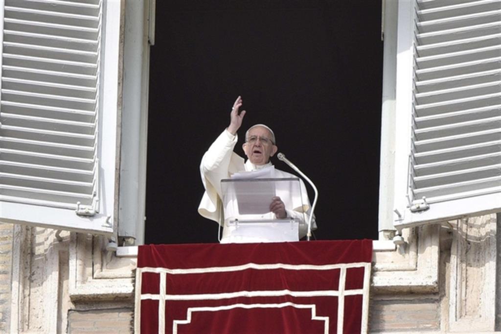 Il Papa: convertirsi non è cambiare abito ma abitudini