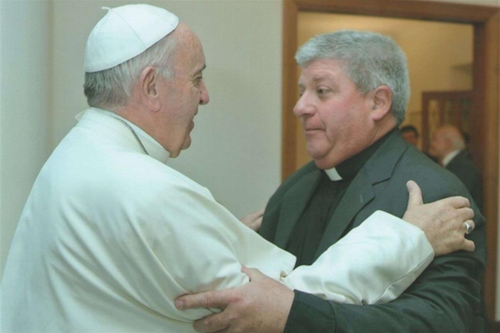 Papa Francesco con il vescovo eletto Enrique Martínez Ossola