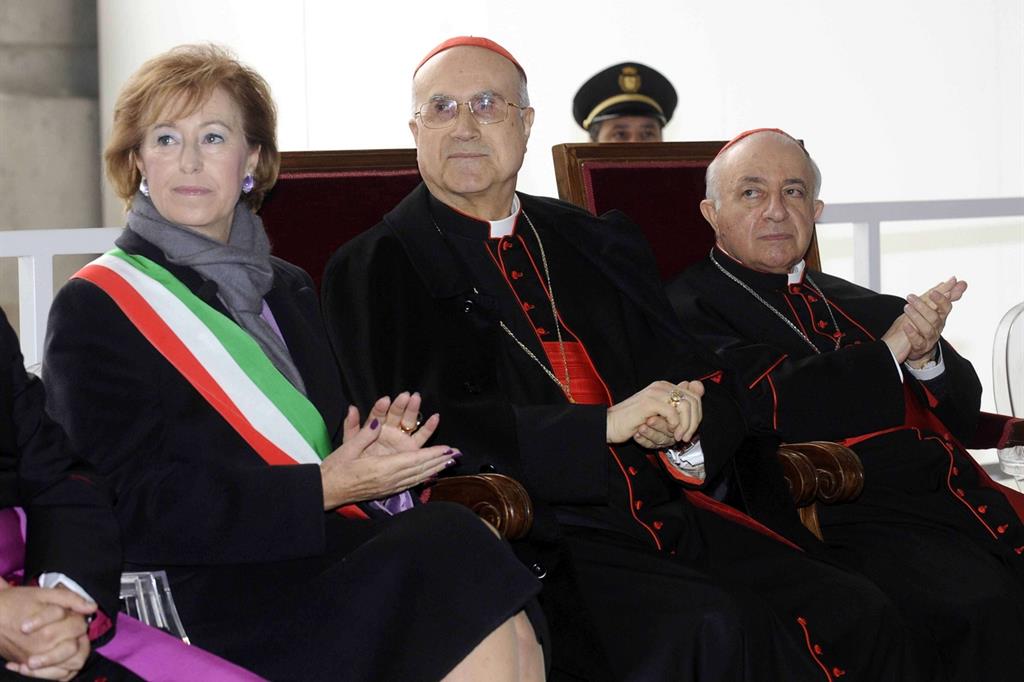 Assieme al cardinal Bertone e all'ex sindaco di Milano Letizia Moratti - 
