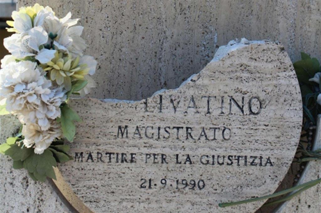  Oltraggio alla stele di Livatino, cardinale Montenegro: «Offesi e addolorati»