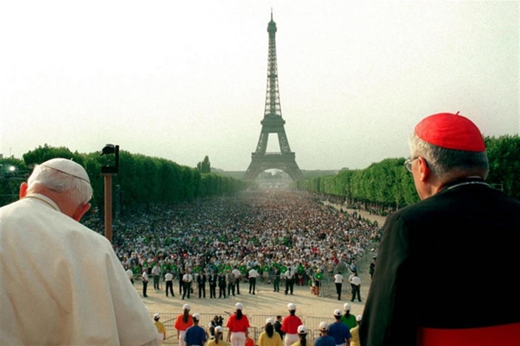 Giovanni Paolo II assieme al cardinale Lustiger al Champ de Mars per la Gmg di Parigi il 21 agosto 1997