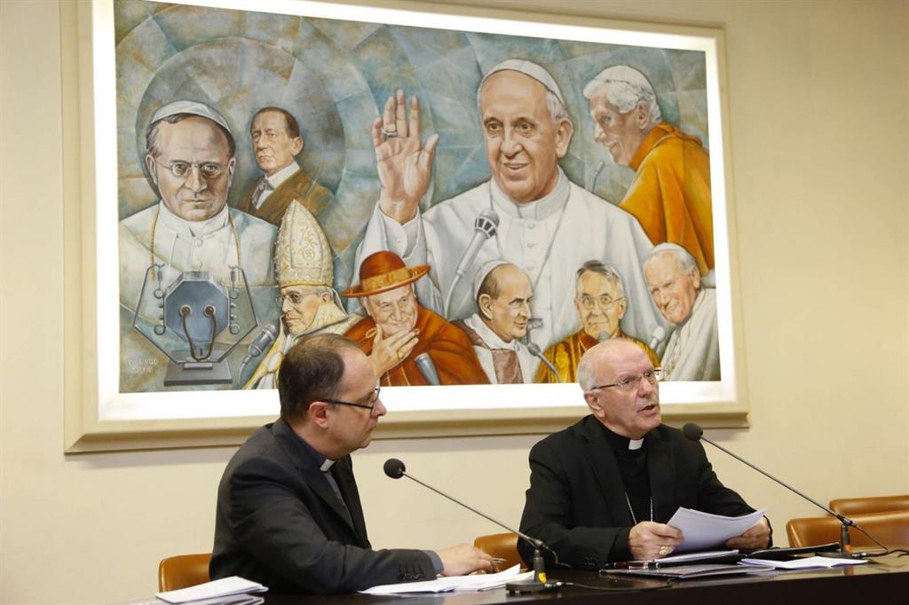Il segretario generale della Cei, Nunzio Galantino, durante la conferenza stampa (Siciliani)