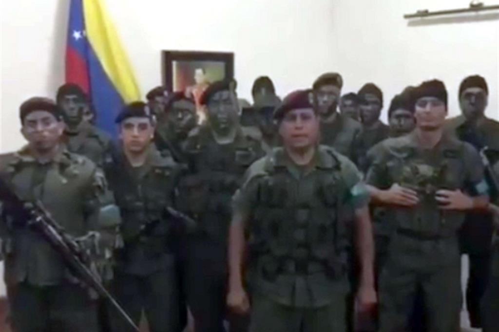 Maduro stronca rivolta militare, tre morti e arresti