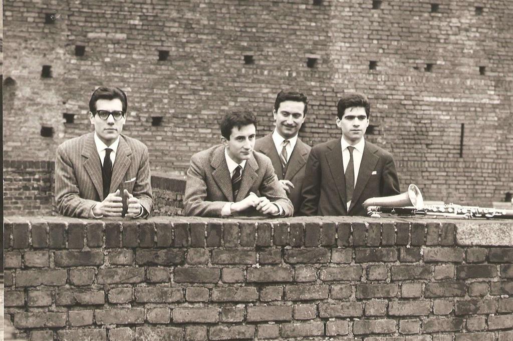 Enzo Jannacci, Tomelleri, Reverberi, de Luca a Milano, anni 50 (courtesy Nando de Luca)
