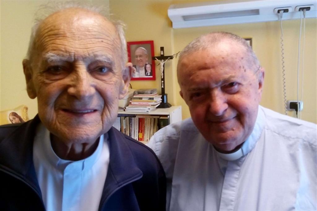 Da sinistra padre Gianni Zimbaldi e padre Piero Gheddo