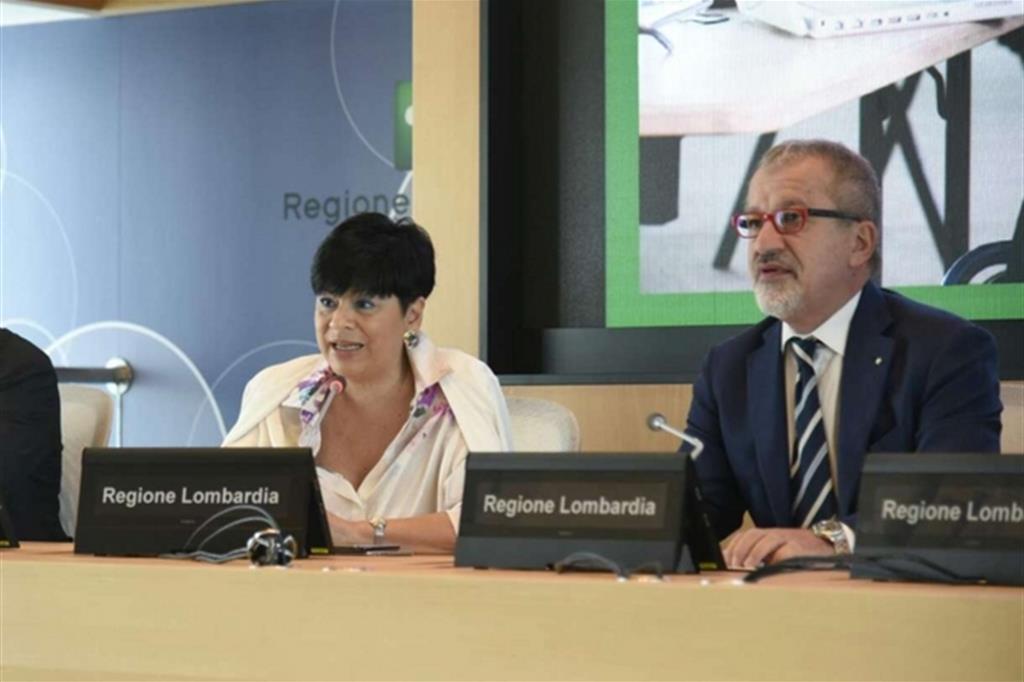 L'assessore regionale alla Formazione e Lavoro, Valentina Aprea, e il presidente della Regione Lombarfia, Roberto Maroni