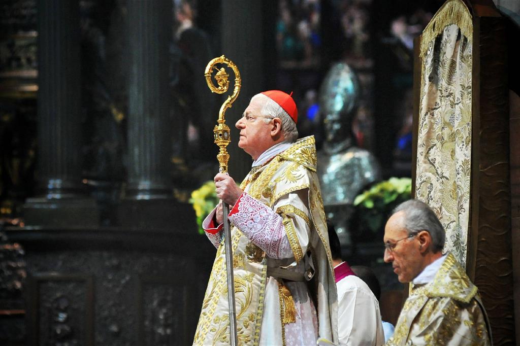 Il cardinale Scola presiede i secondi vespri dell'Epifania nel Duomo di Milano (Fotogramma)