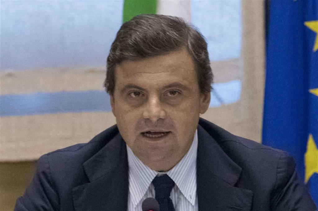Calenda a Renzi: quella mozione un incidente da chiudere al più presto
