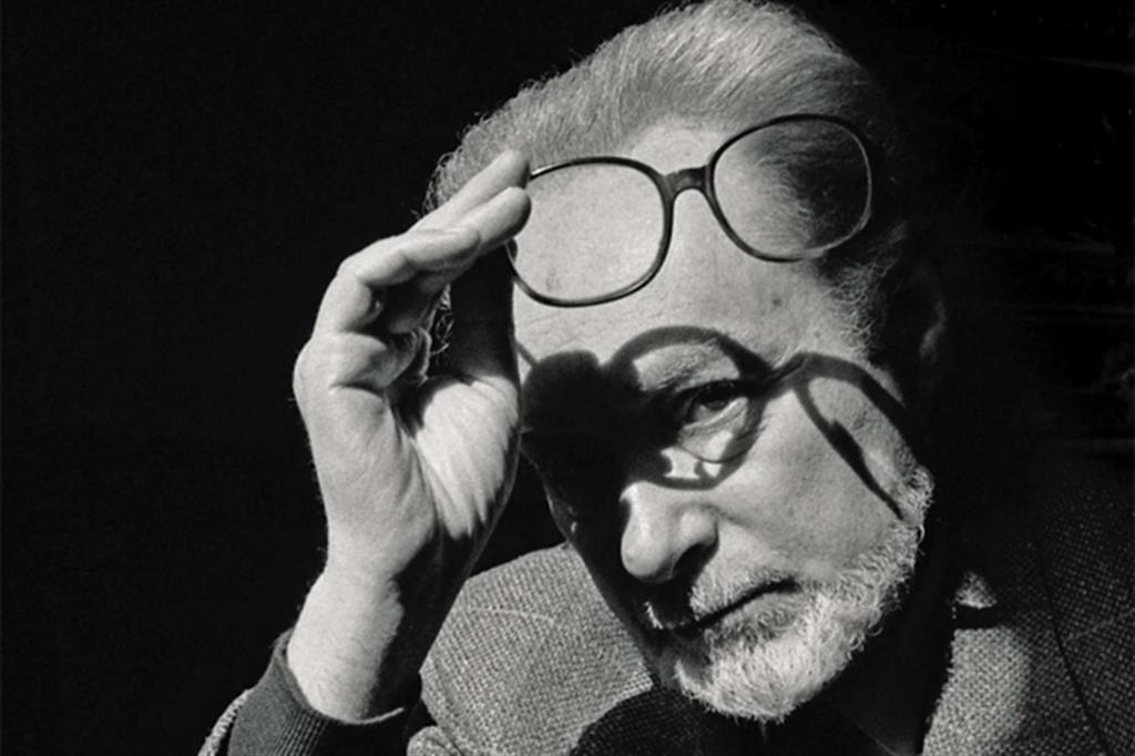 Lo scrittore Primo Levi (31 luglio 1919 – 11 aprile 1987).