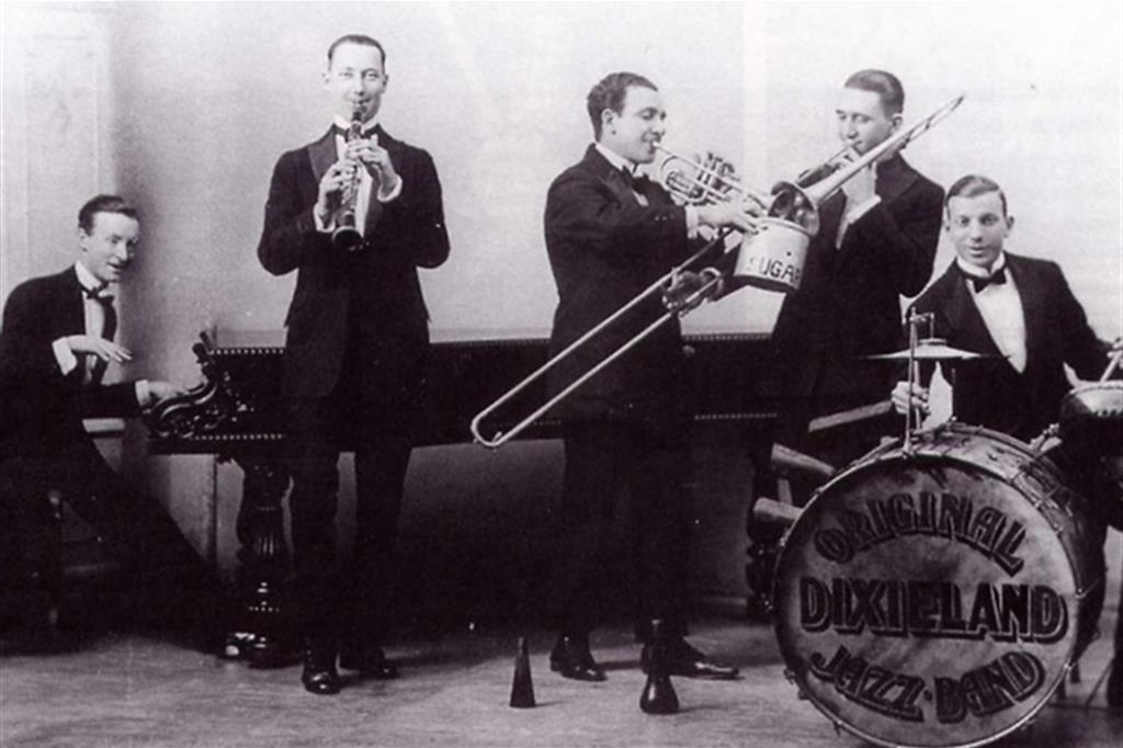 La Original Dixieland Jazz Band. Al centro, Nick La Rocca