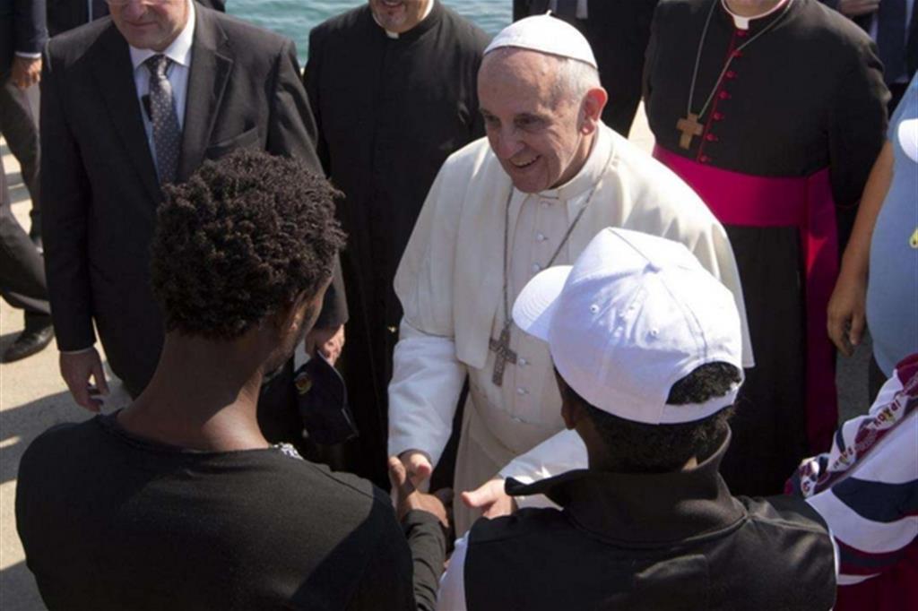 Il Papa: «Preoccupato per intolleranza in Europa, anche tra i cattolici»