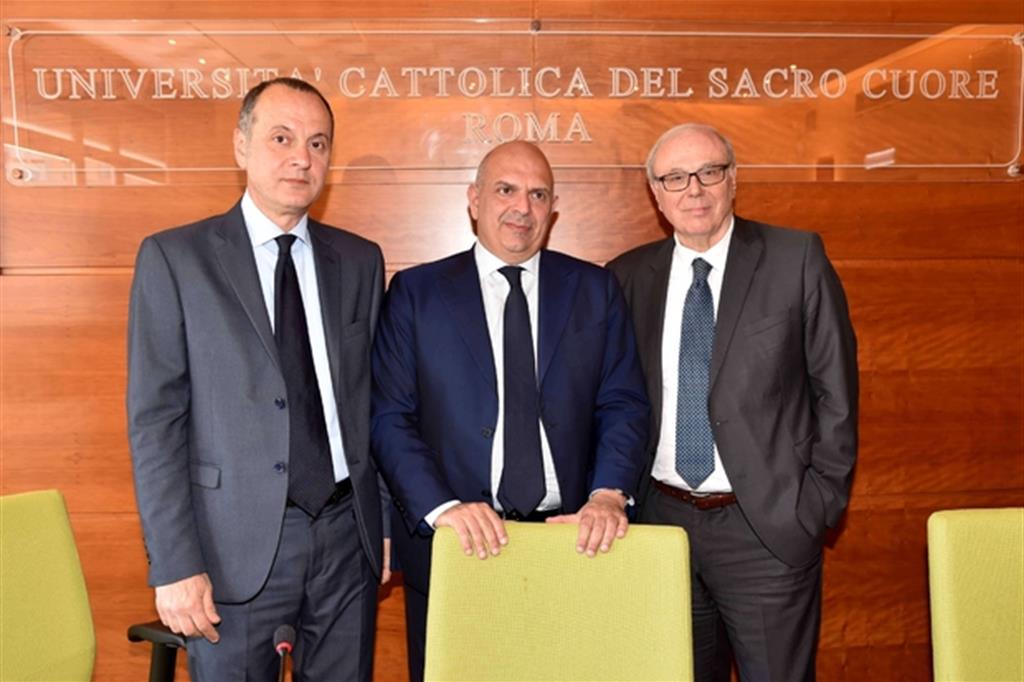 Da sinistra: Mauro Grimaldi, vicepresidente della Lega Pro, Enrico Zampedri, direttore del Policlinico Gemelli e Paolo Zeppilli, ex medico della Nazionale