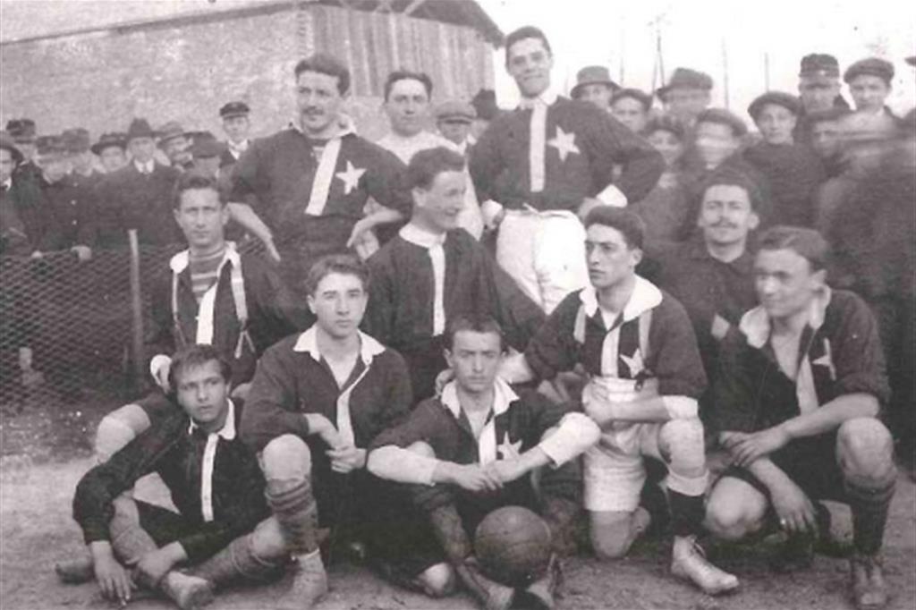 La squadra di calcio del Casale campione d'Italia 1914