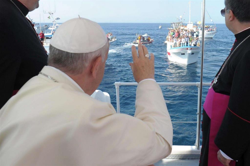 Il Papa in visita a Lampedusa l'8 luglio 2013 (Osservatore Romano)