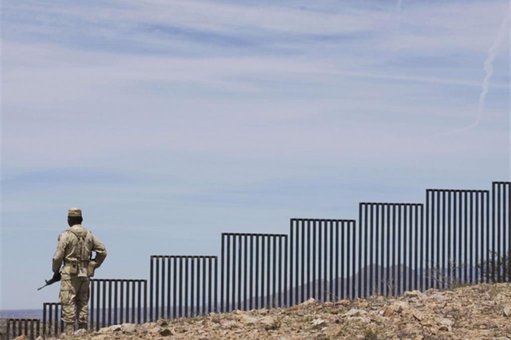 Il muro tra Messico e Usa è lungo circa 1.100 chilometri (Ansa)