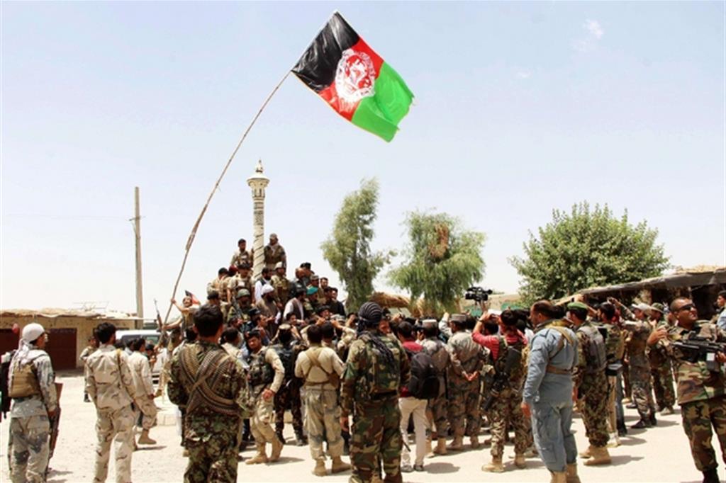 Truppe dell'esercito regolare afghano nel distretto di Nawa nell'Helmand (Ansa)