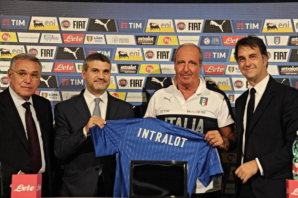 La presentazione di Intralot, uno dei maggiori concessionari di gioco in Italia, come Premium Sponsor delle Nazionali Italiane di Calcio fino a tutto il 2018 a Coverciano il 4 ottobre 2016 (Ansa)