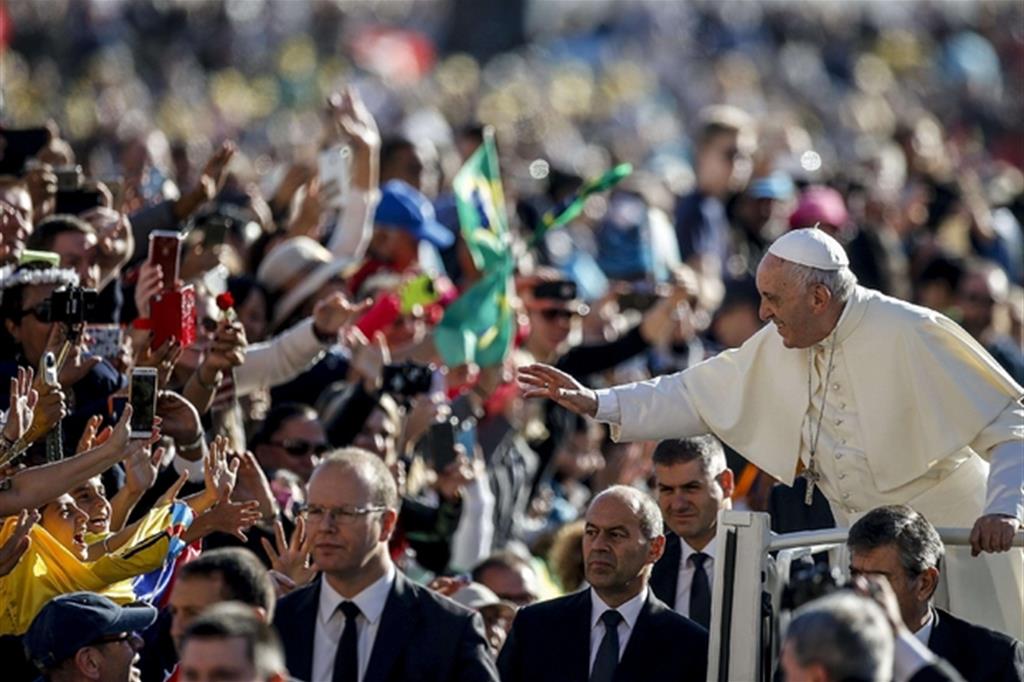 Papa Francesco: il mondo esige la responsabilità dei cristiani