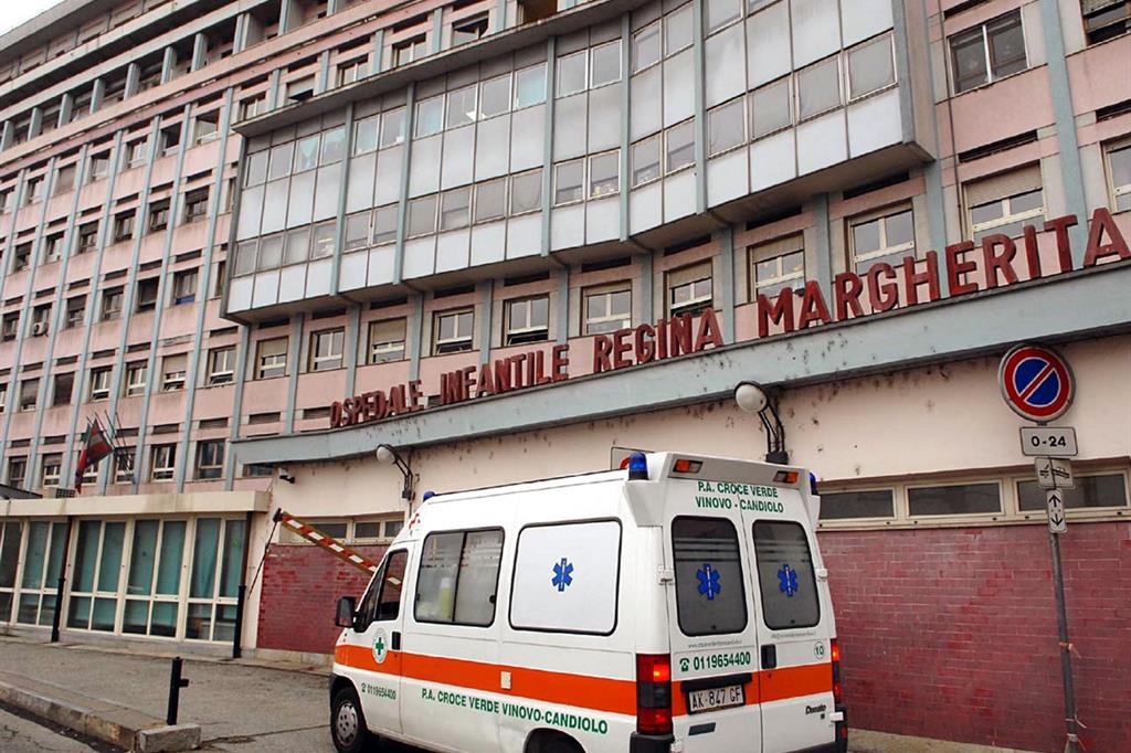 L'ospedale Regina Margherita a Torino (Ansa)