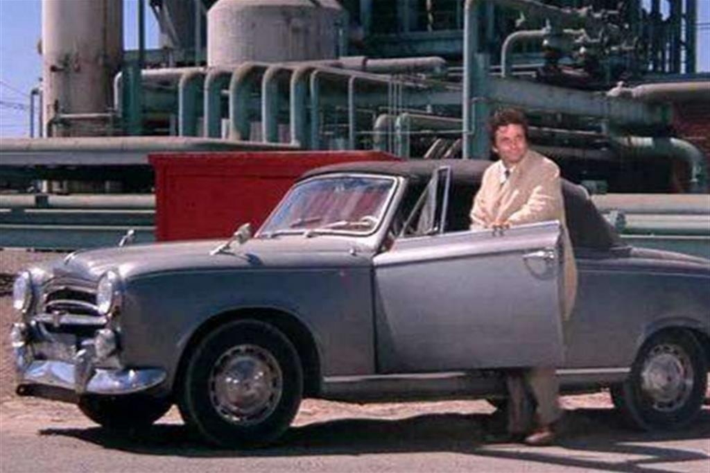 Il tenente Colombo con la sua iconica  Peugeot 403