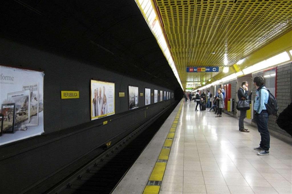 La stazione della metropolitana Repubblica a Milano