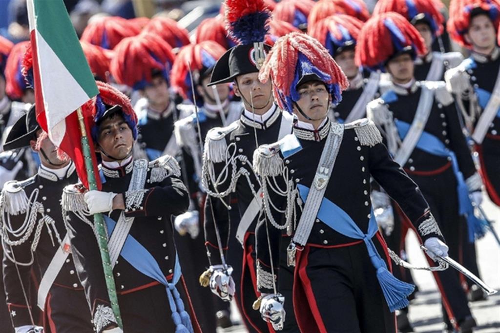 La sfilata dei Carabinieri in via dei Fori Imperiali per la festa della Repubblica del 2 giugno