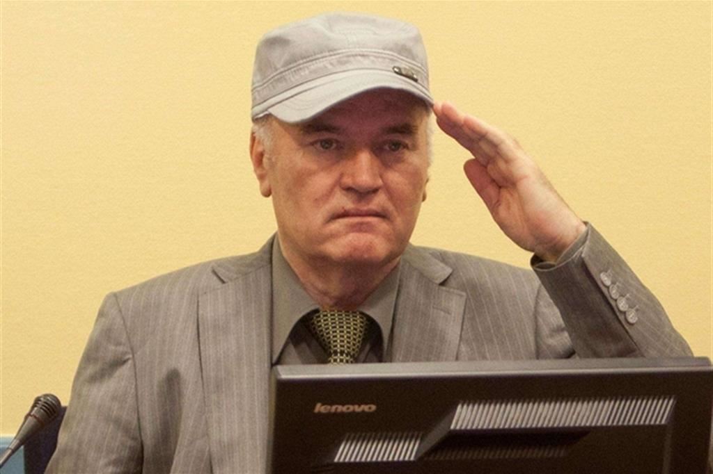 Istantanee di vita e opera di morte di Mladic 