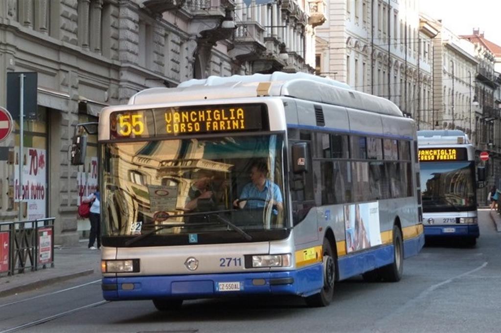 Torino, il bus viaggia con gasolio verde