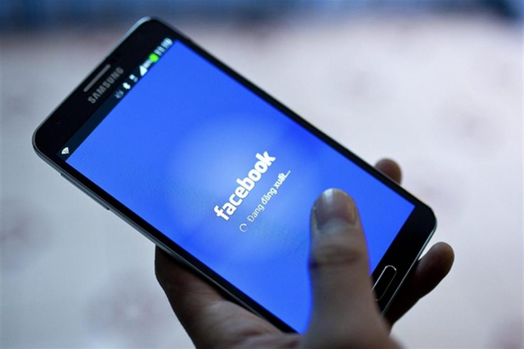 Boldrini scrive a Zuckerberg: su Facebook dilaga l'odio