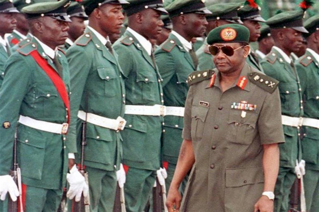 Il presidente Sani Abacha ade Abuja nel 1997 (Ansa)
