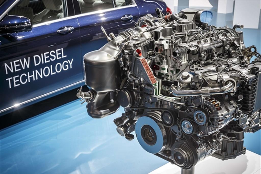 L'OM 654 il motore diesel considerato campione di efficienza che sarà abbinato al propulsore elettrico per una nuova versione dell'ibrido Mercedes